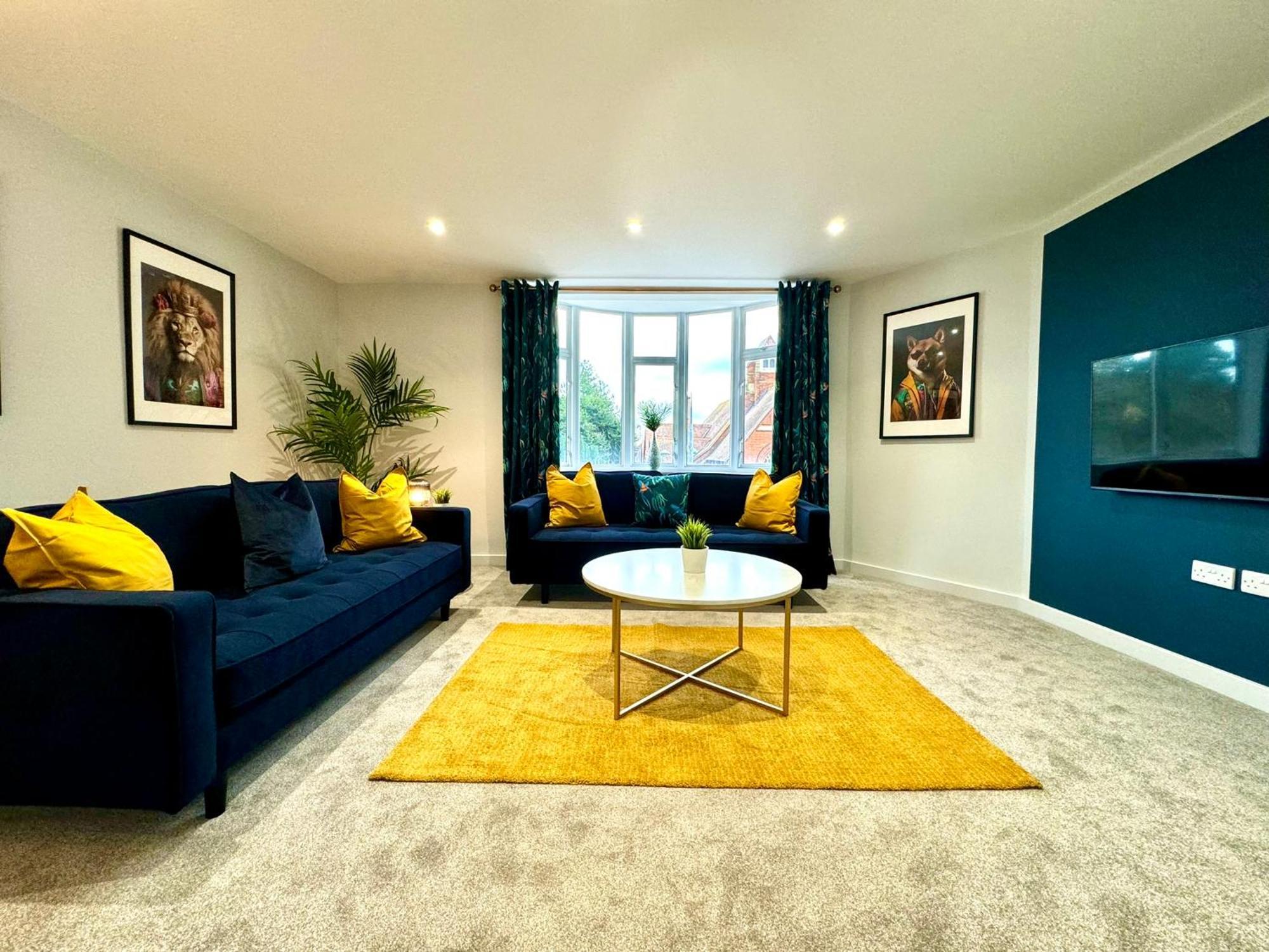 Amazing Large 3 Bedroom Apartment - Sleeps 8! Μπόρνμουθ Εξωτερικό φωτογραφία