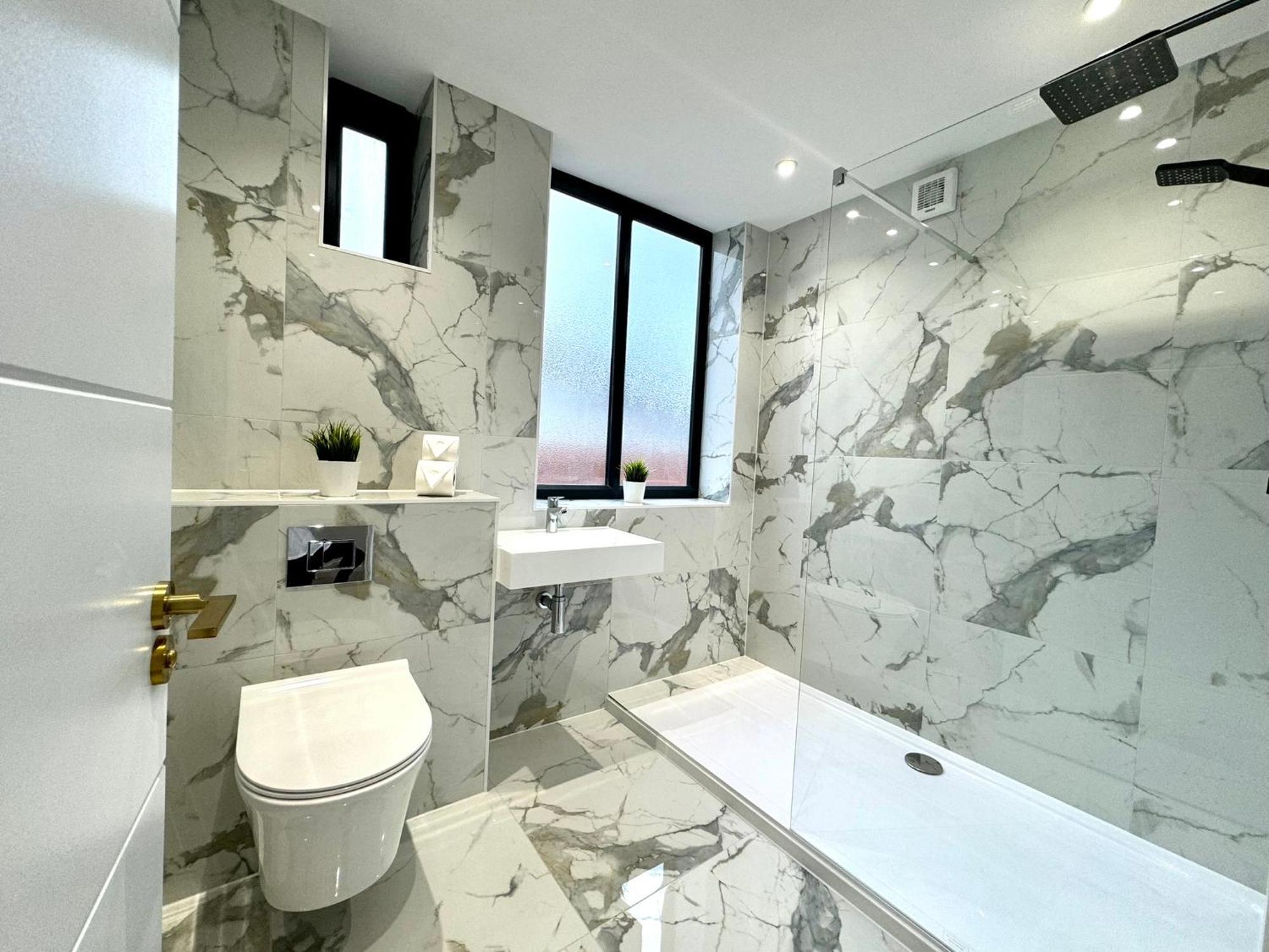 Amazing Large 3 Bedroom Apartment - Sleeps 8! Μπόρνμουθ Εξωτερικό φωτογραφία